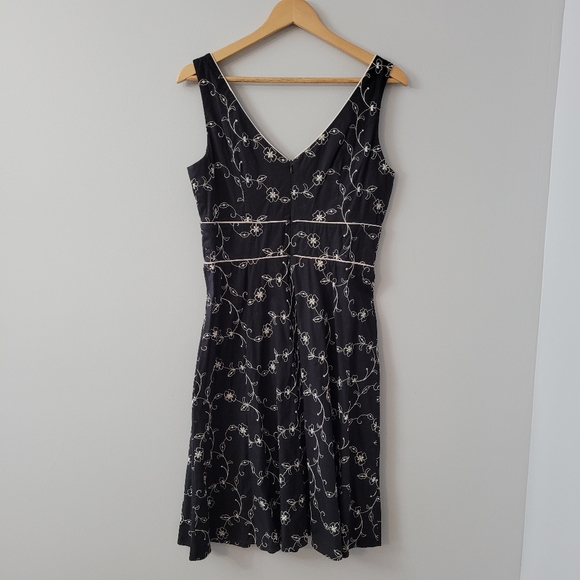 🔅Mica Black Embroidered  Floral V Neck Dress Sz10 - Picture 3 of 11